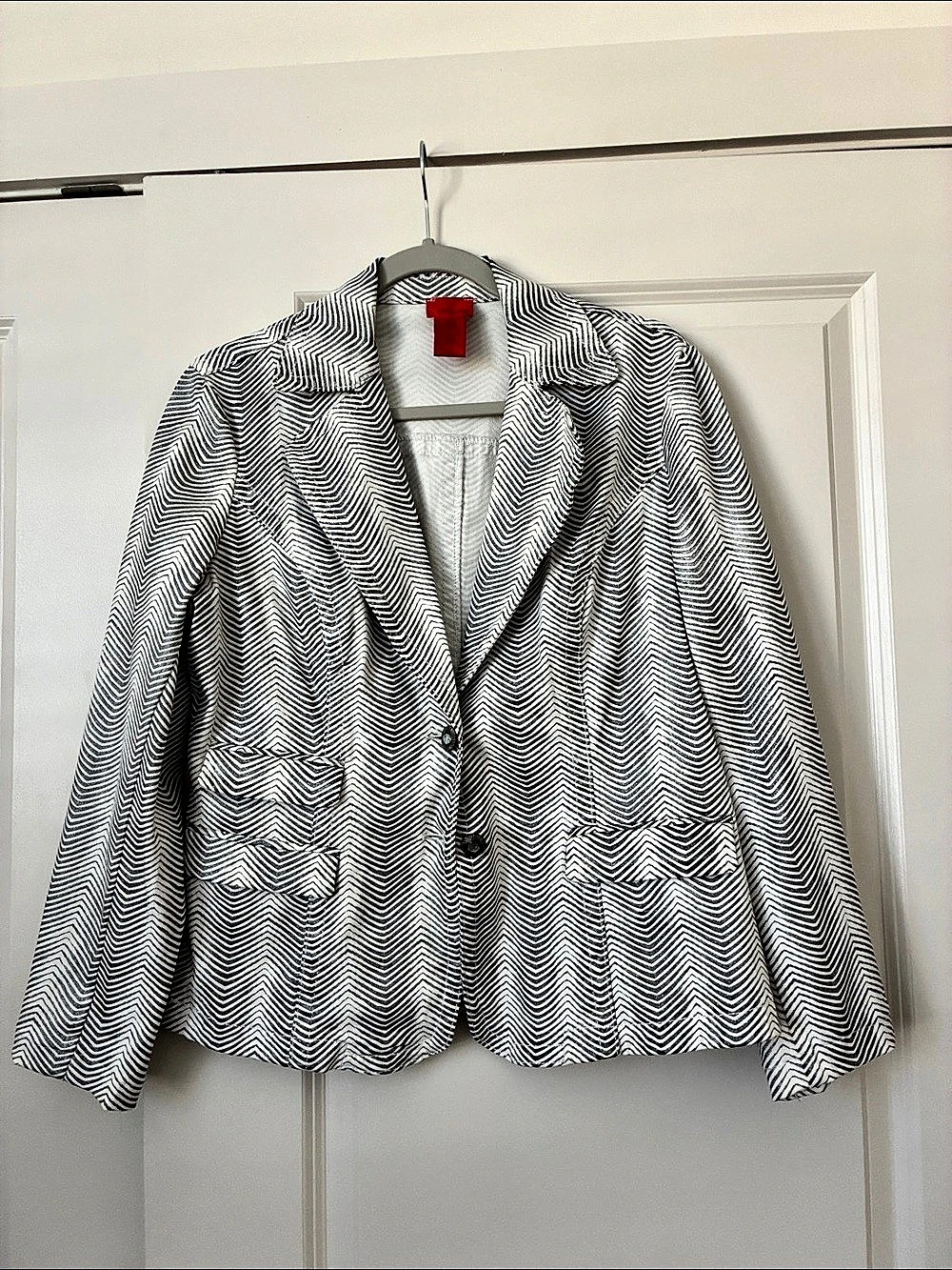 Cristina Chevron Blazer in White & Black Size Large Like New